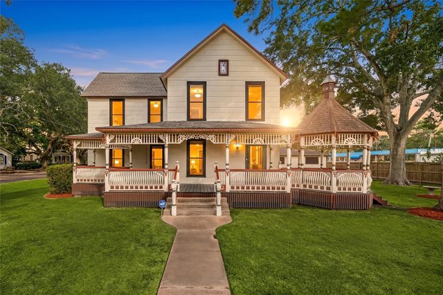 816 W Adoue Street, Alvin, TX 77511