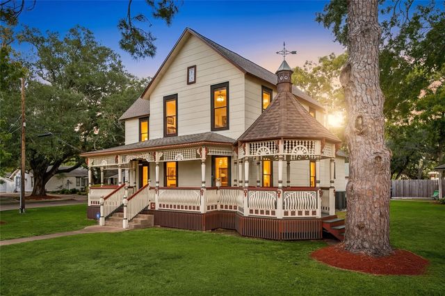 816 W Adoue Street, Alvin, TX 77511