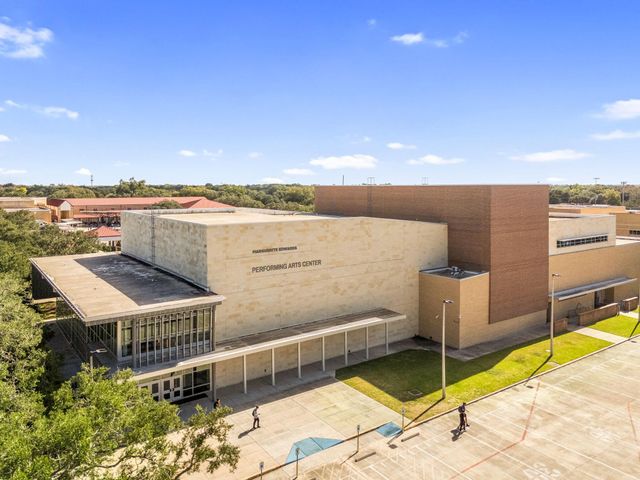 816 W Adoue Street, Alvin, TX 77511