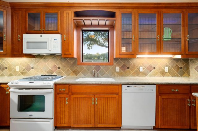 816 W Adoue Street, Alvin, TX 77511