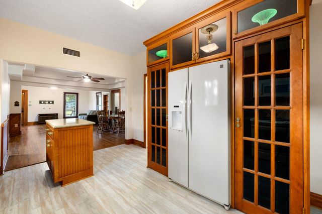 816 W Adoue Street, Alvin, TX 77511