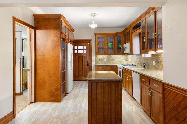 816 W Adoue Street, Alvin, TX 77511