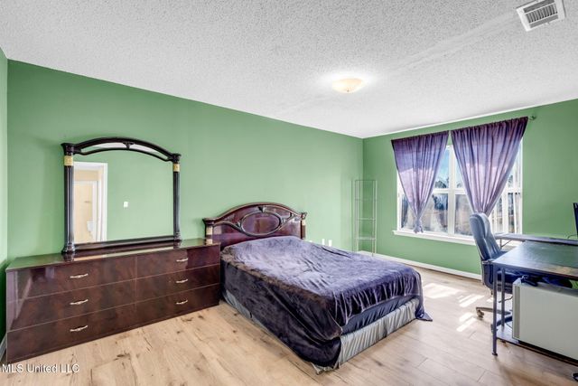 4608 Pinehaven Drive, Ocean Springs, MS 39564