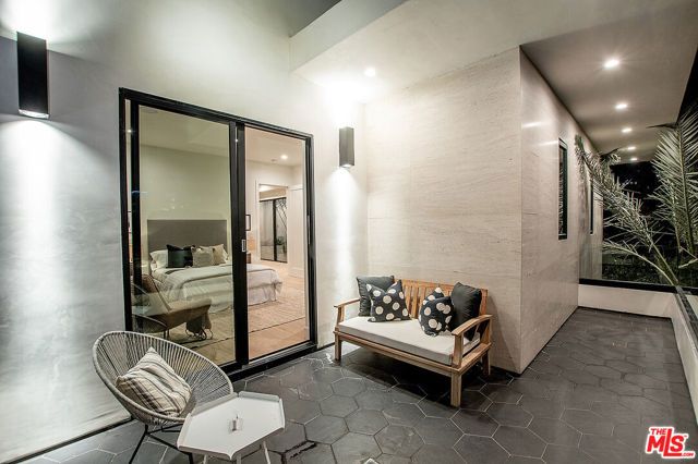 8566 Colgate Avenue, Los Angeles, CA 90048