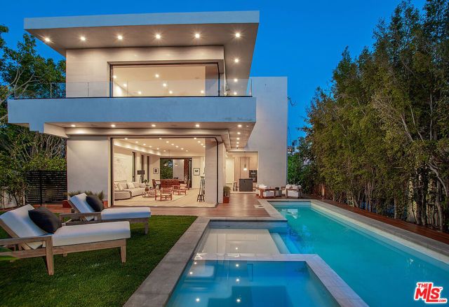 8566 Colgate Avenue, Los Angeles, CA 90048