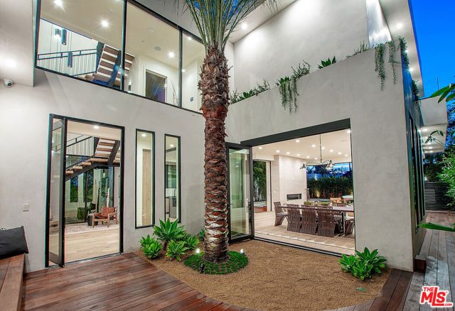 8566 Colgate Avenue, Los Angeles, CA 90048