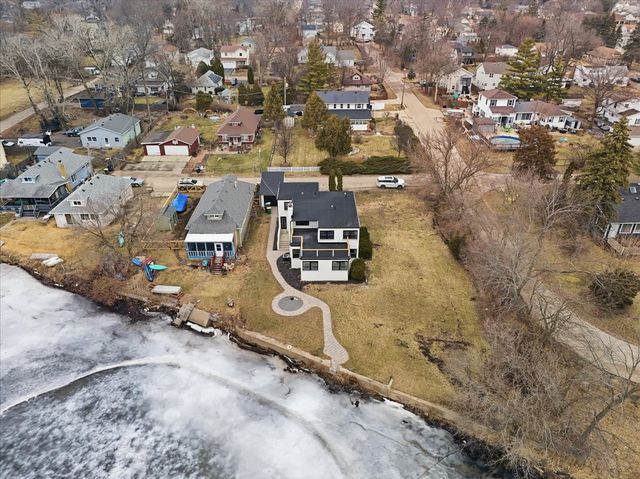 297 E Lakeview Avenue, Round Lake Beach, IL 60073