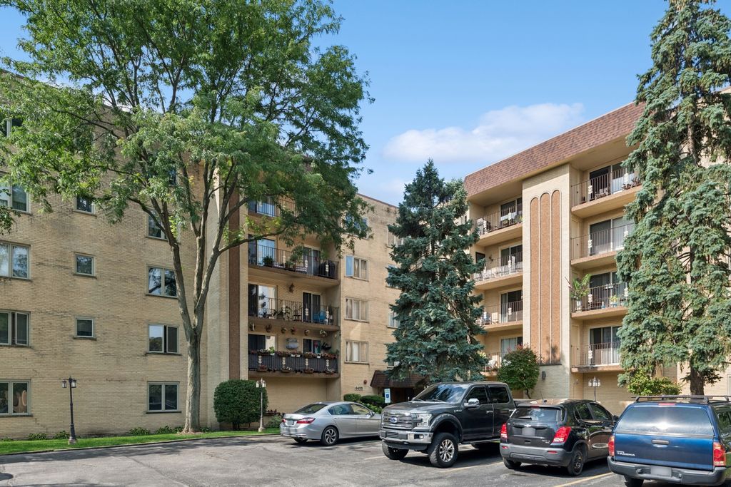 6455 W Belle Plaine Avenue 208, Chicago, IL 60634