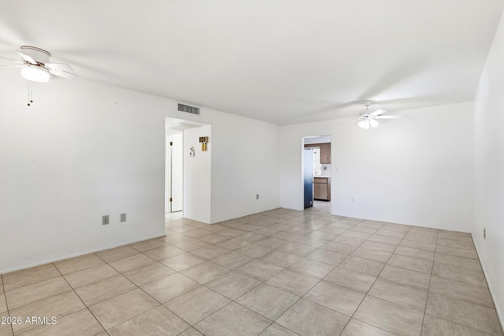 13811 N GARDEN COURT Drive, Sun City, AZ 85351 — photo 5