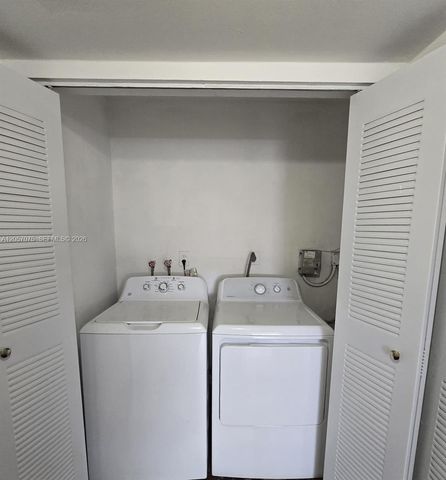 9357 Fontainebleau Blvd D420, Miami, FL 33172