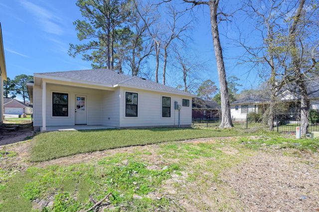 106 Harbor Court Drive, Conroe, TX 77356