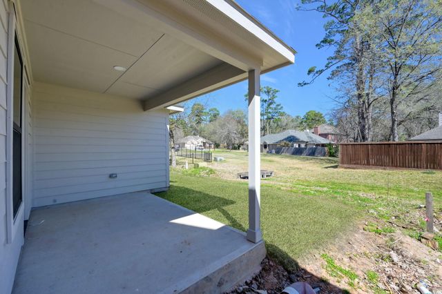 106 Harbor Court Drive, Conroe, TX 77356