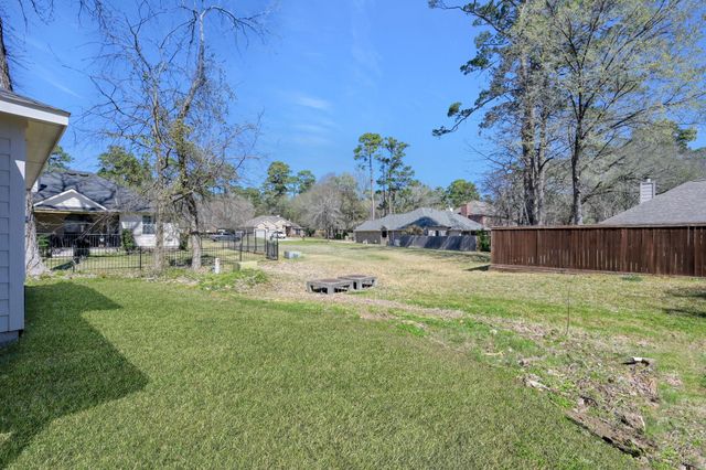 106 Harbor Court Drive, Conroe, TX 77356