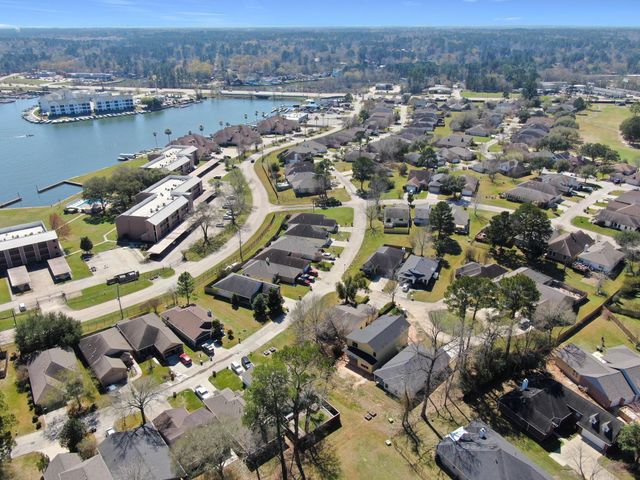 106 Harbor Court Drive, Conroe, TX 77356