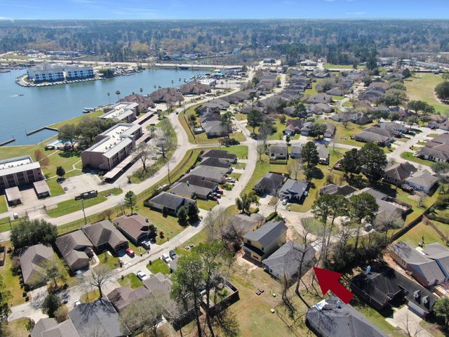 106 Harbor Court Drive, Conroe, TX 77356