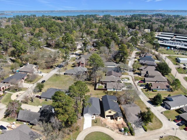 106 Harbor Court Drive, Conroe, TX 77356