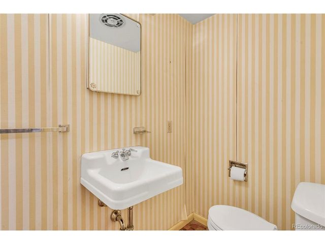 835 Hoyt St, Lakewood, CO 80215