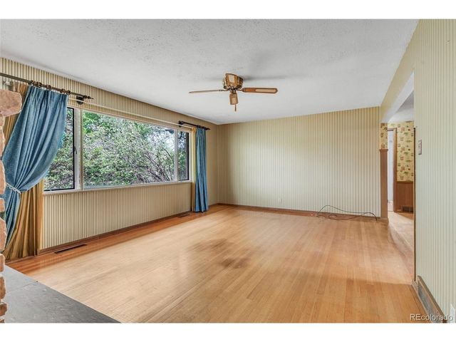 835 Hoyt St, Lakewood, CO 80215