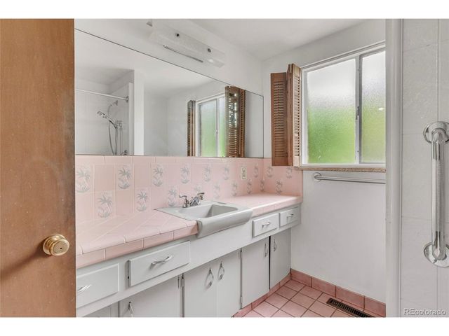 835 Hoyt St, Lakewood, CO 80215