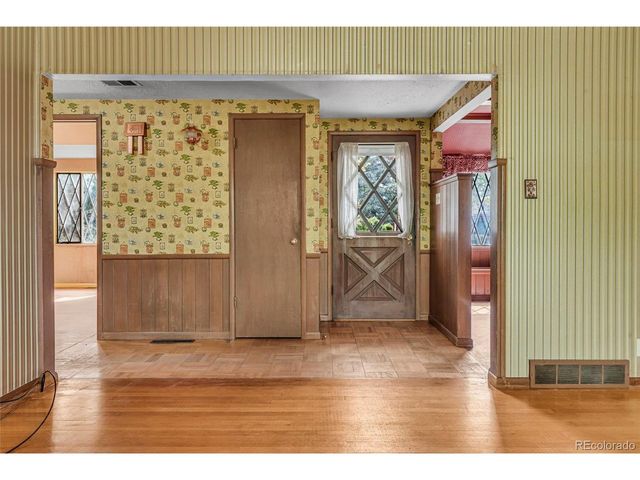 835 Hoyt St, Lakewood, CO 80215