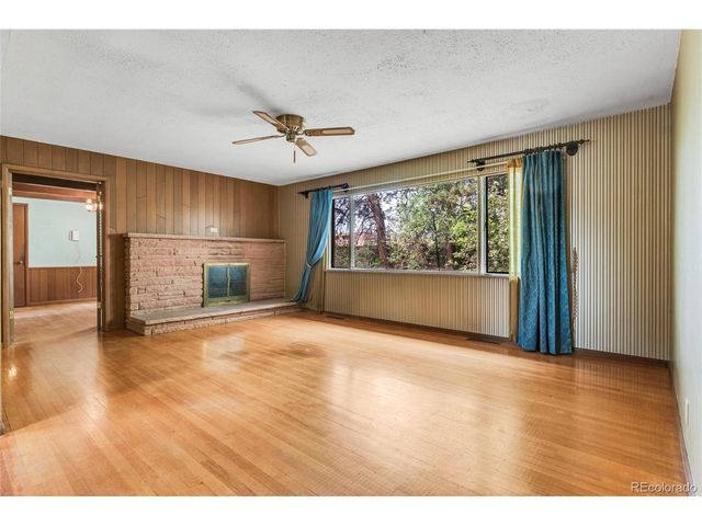 835 Hoyt St, Lakewood, CO 80215