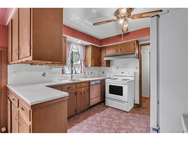 835 Hoyt St, Lakewood, CO 80215