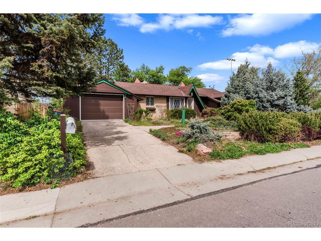 835 Hoyt St, Lakewood, CO 80215