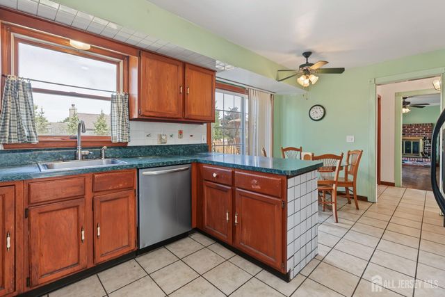 22 Ditmars Circle, Hillsborough, NJ 08844