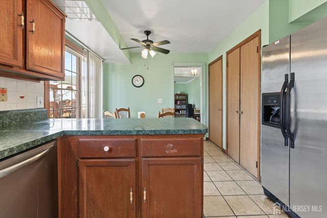 22 Ditmars Circle, Hillsborough, NJ 08844