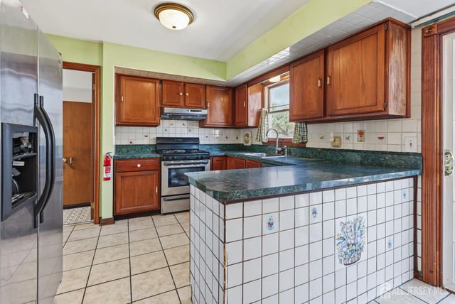 22 Ditmars Circle, Hillsborough, NJ 08844