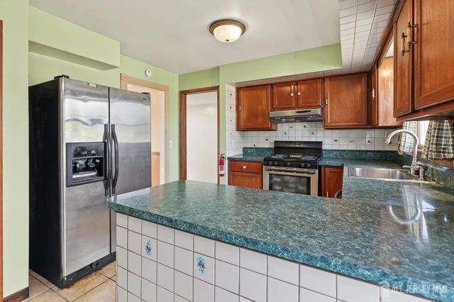 22 Ditmars Circle, Hillsborough, NJ 08844