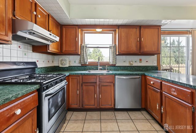 22 Ditmars Circle, Hillsborough, NJ 08844