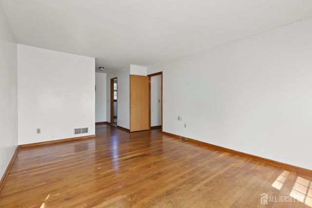 22 Ditmars Circle, Hillsborough, NJ 08844