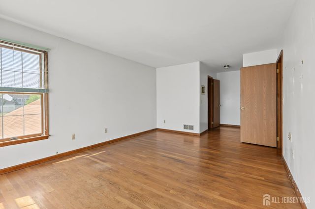 22 Ditmars Circle, Hillsborough, NJ 08844