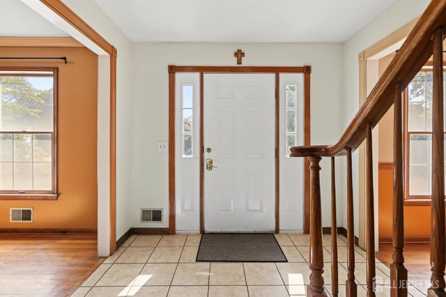 22 Ditmars Circle, Hillsborough, NJ 08844