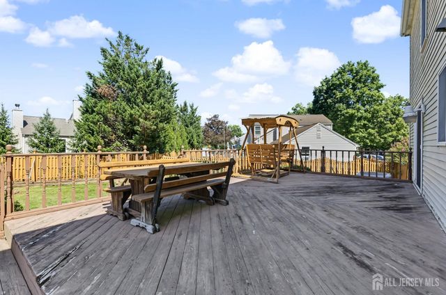 22 Ditmars Circle, Hillsborough, NJ 08844