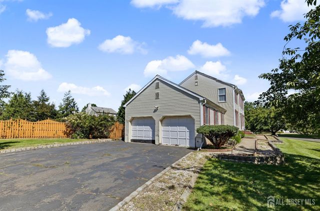 22 Ditmars Circle, Hillsborough, NJ 08844