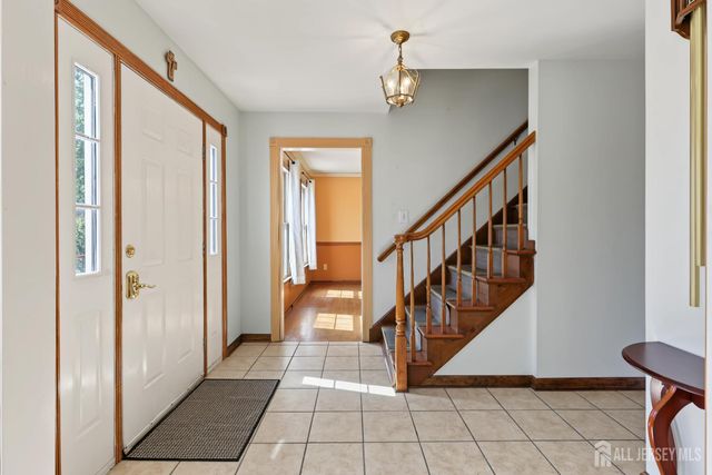 22 Ditmars Circle, Hillsborough, NJ 08844