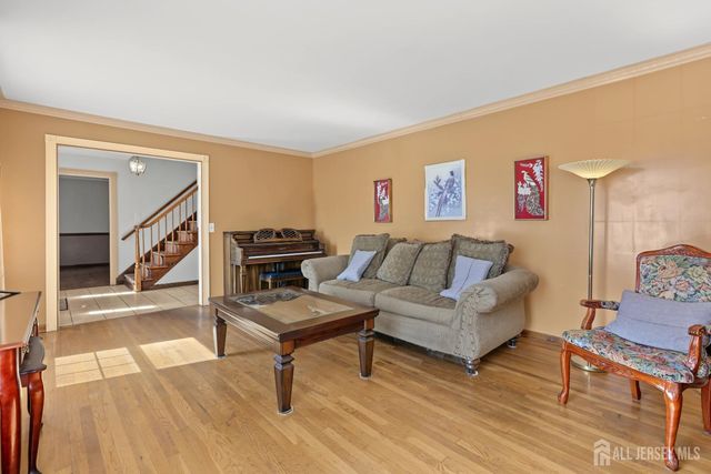 22 Ditmars Circle, Hillsborough, NJ 08844
