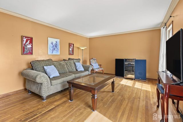 22 Ditmars Circle, Hillsborough, NJ 08844