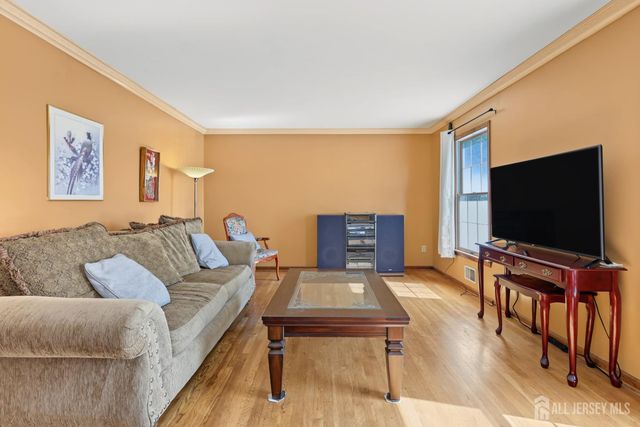22 Ditmars Circle, Hillsborough, NJ 08844