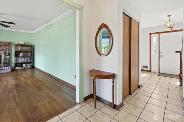 22 Ditmars Circle, Hillsborough, NJ 08844
