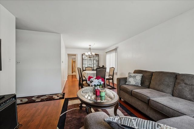 8940 Lamon Avenue, Skokie, IL 60077
