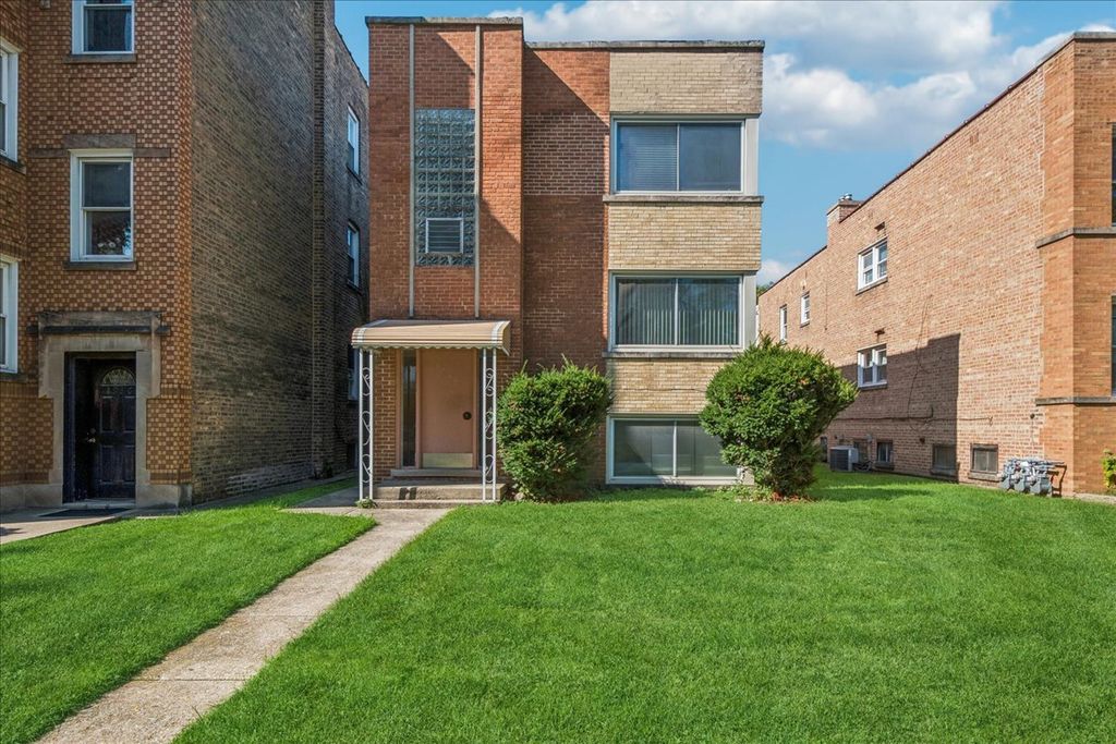 8940 Lamon Avenue, Skokie, IL 60077