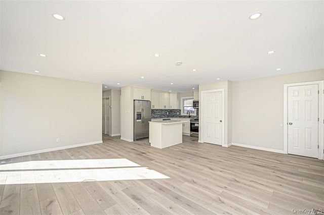180 Park Avenue, Deer Park, NY 11729