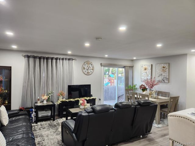 180 Park Avenue, Deer Park, NY 11729