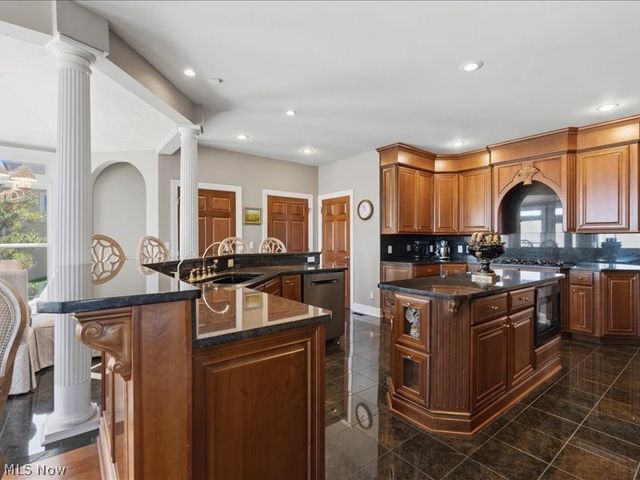 31 Wyndmere, Vienna, WV 26105