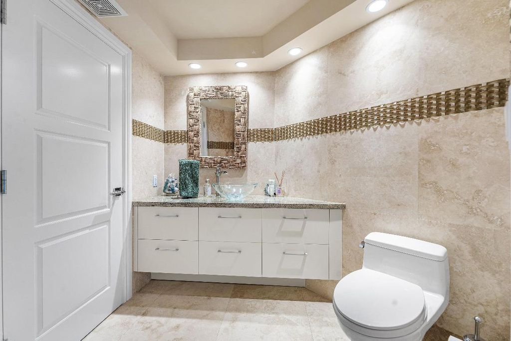 Image 17 of property listing at 4545 N Ocean Boulevard Ph-D, Boca Raton, FL 33431