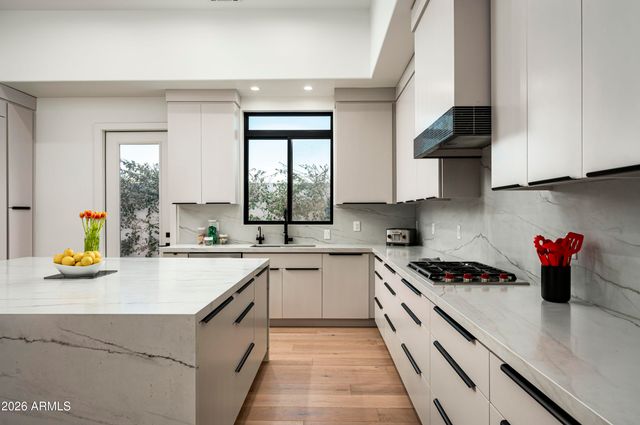 7614 E Cactus Wren Road, Scottsdale, AZ 85250