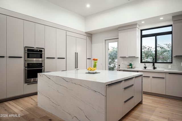 7614 E Cactus Wren Road, Scottsdale, AZ 85250